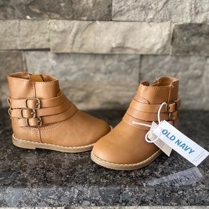 NWT - Old Navy toddler girl tan/brown boots - size 5T
